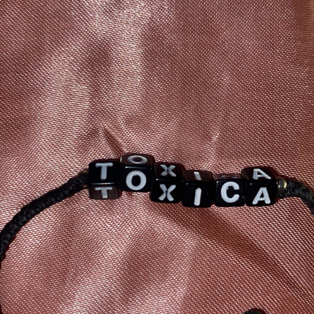 7 piece bundle bracelets - Picture 4 of 11